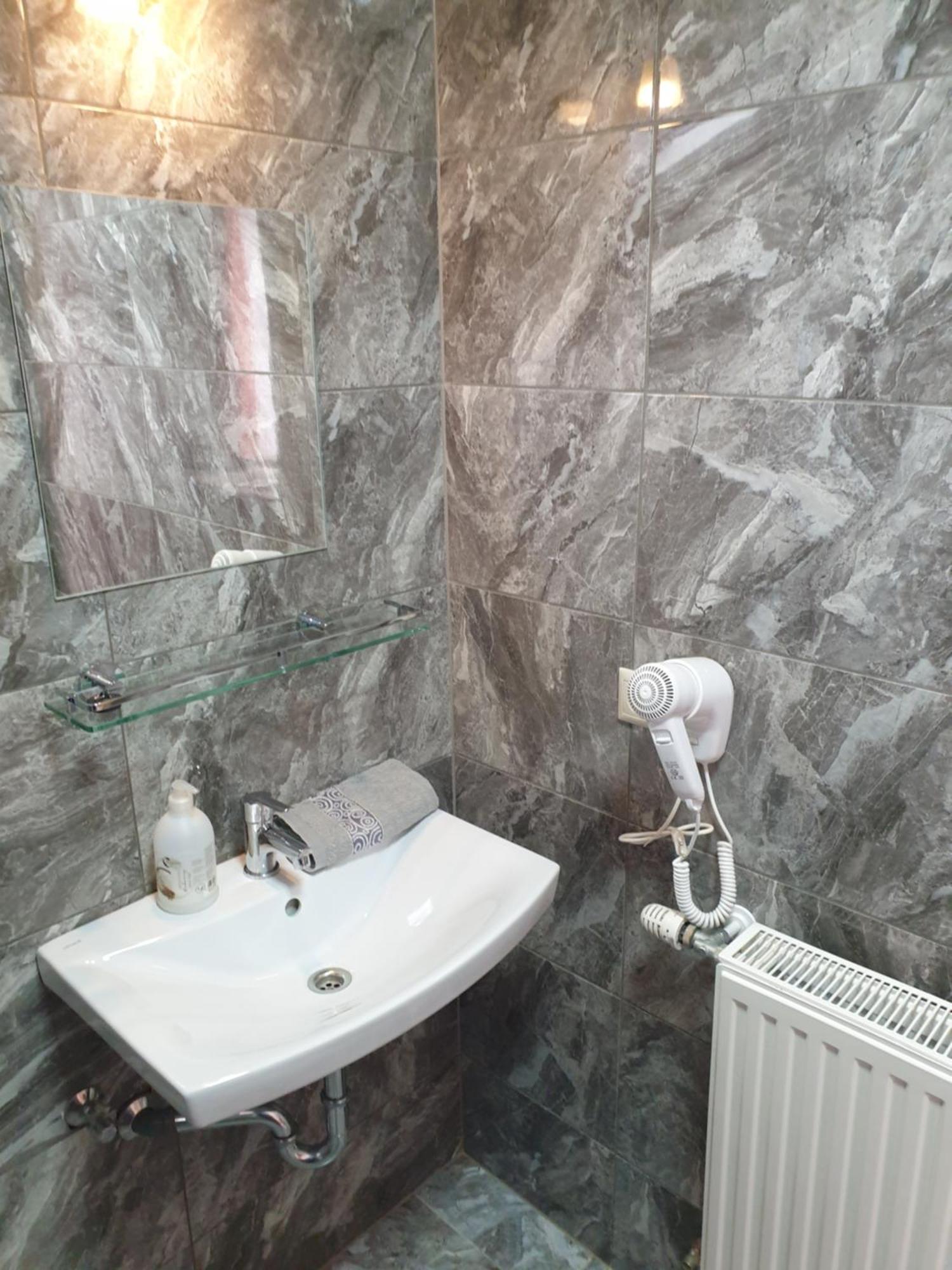 Anita Apartman Sopron Buitenkant foto