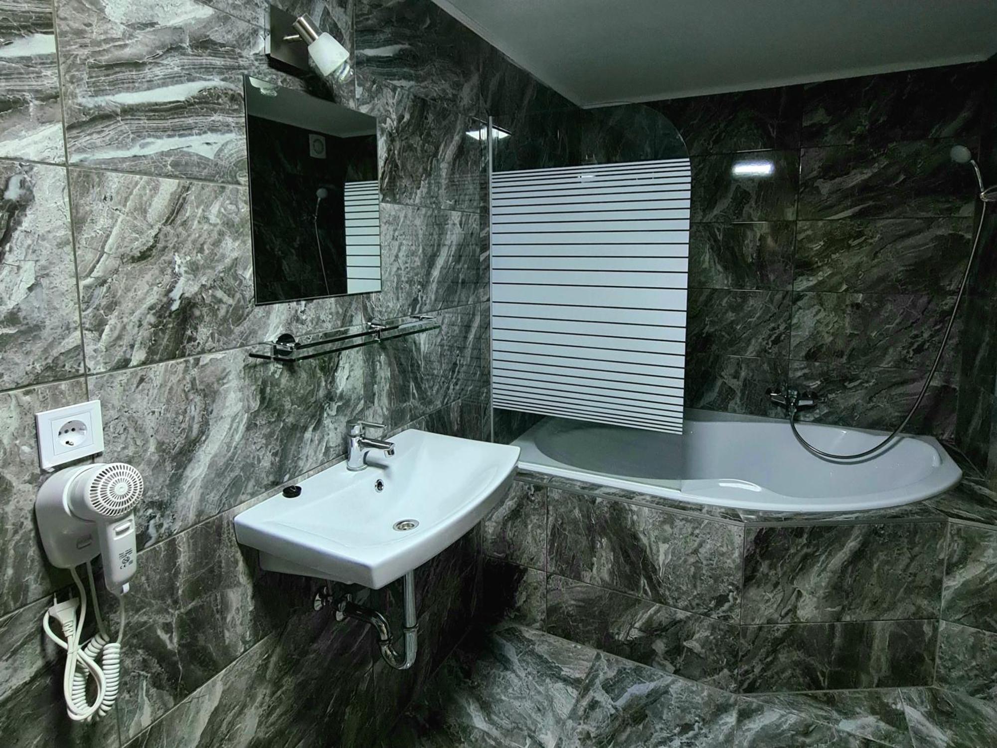 Anita Apartman Sopron Buitenkant foto