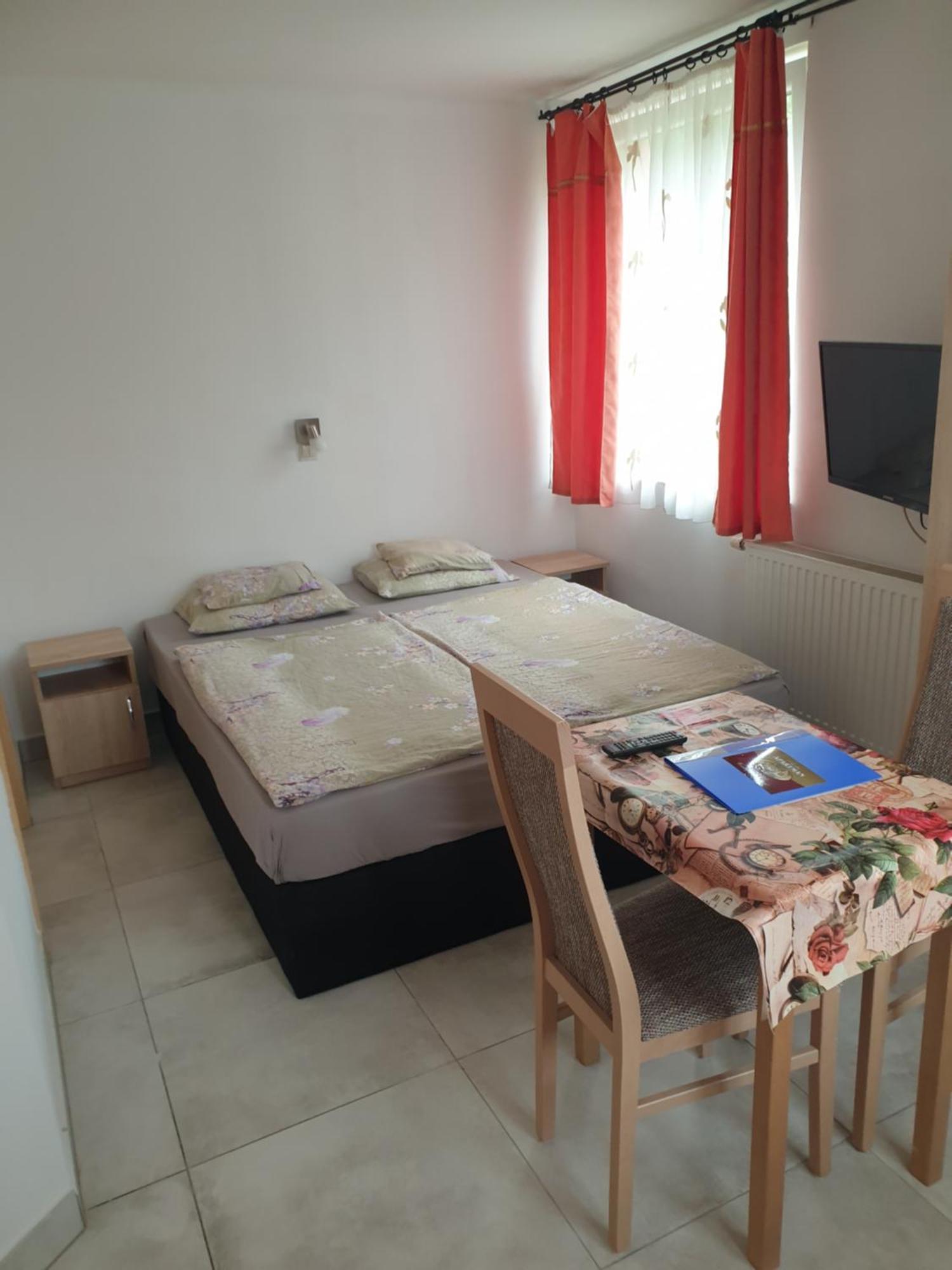 Anita Apartman Sopron Buitenkant foto