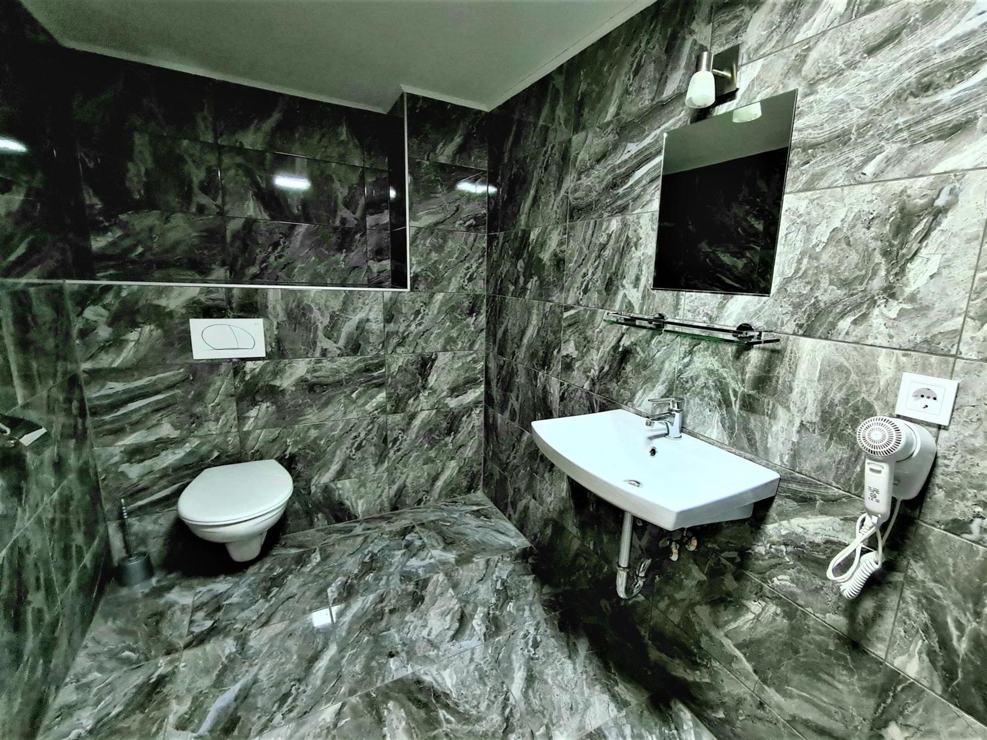 Anita Apartman Sopron Buitenkant foto