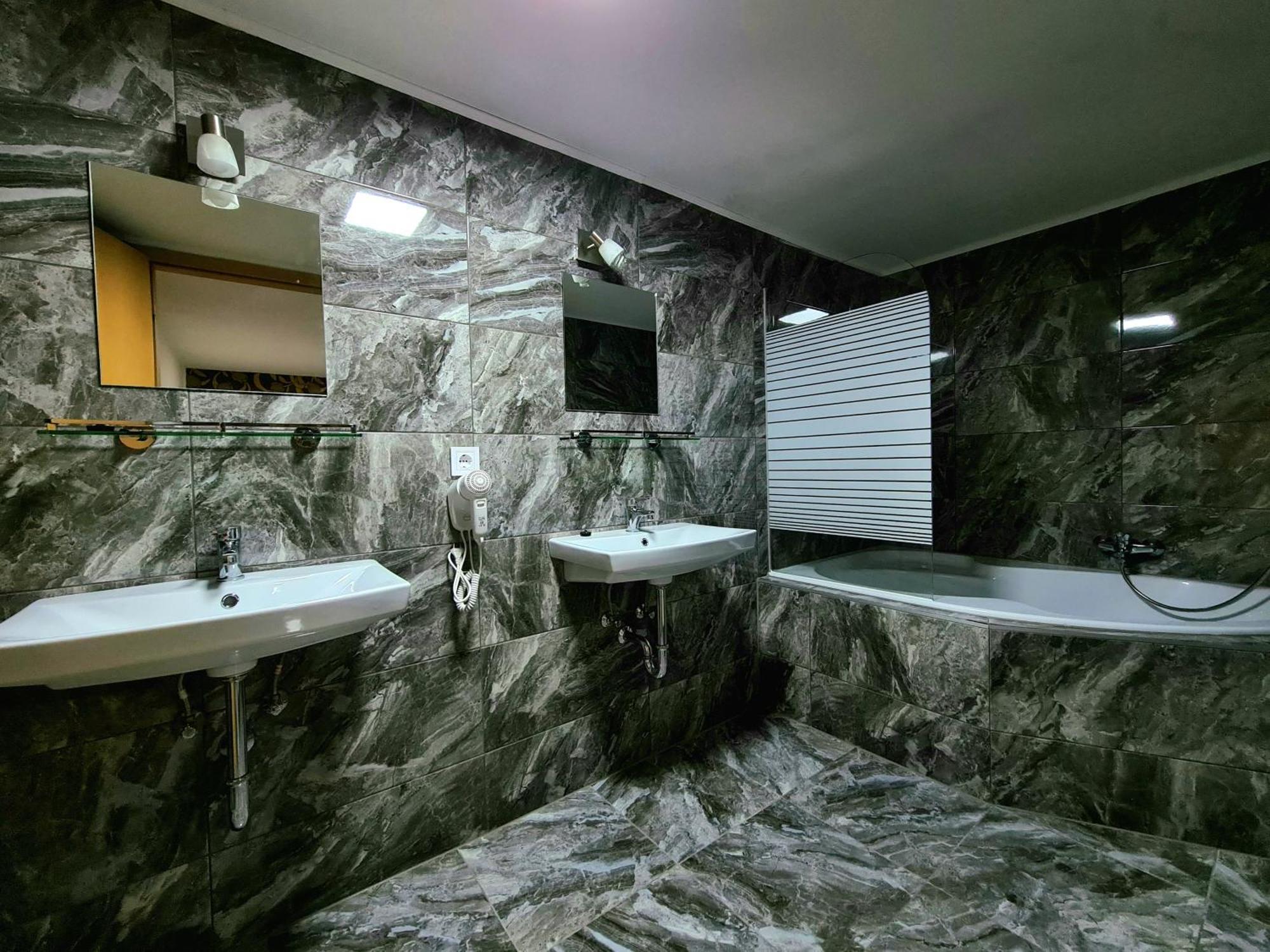 Anita Apartman Sopron Buitenkant foto